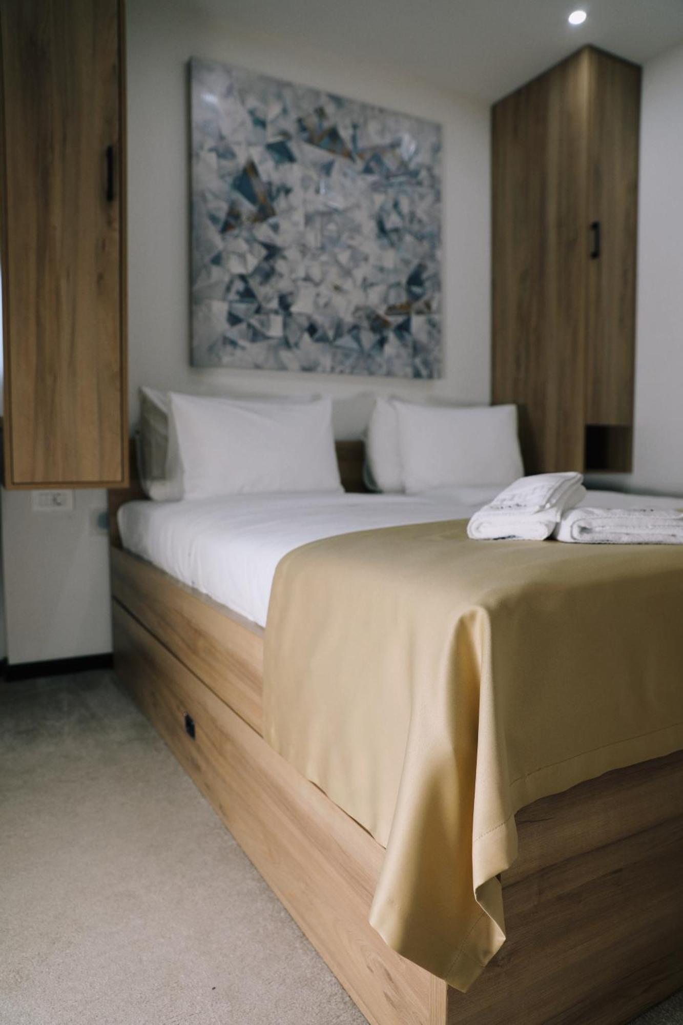 Sax-Win Hotell Pozega Eksteriør bilde