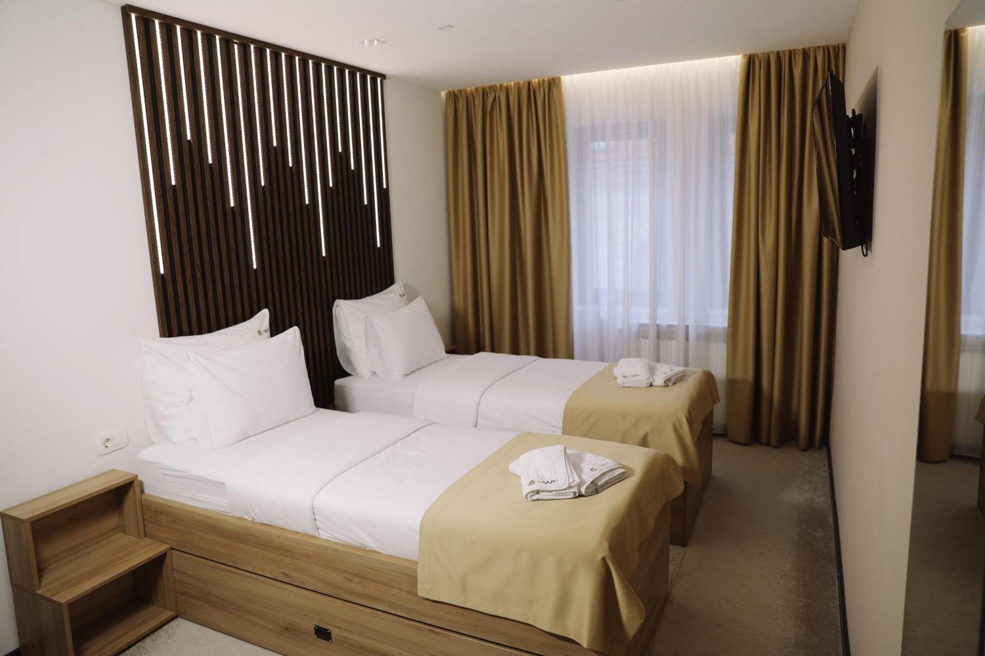 Sax-Win Hotell Pozega Eksteriør bilde
