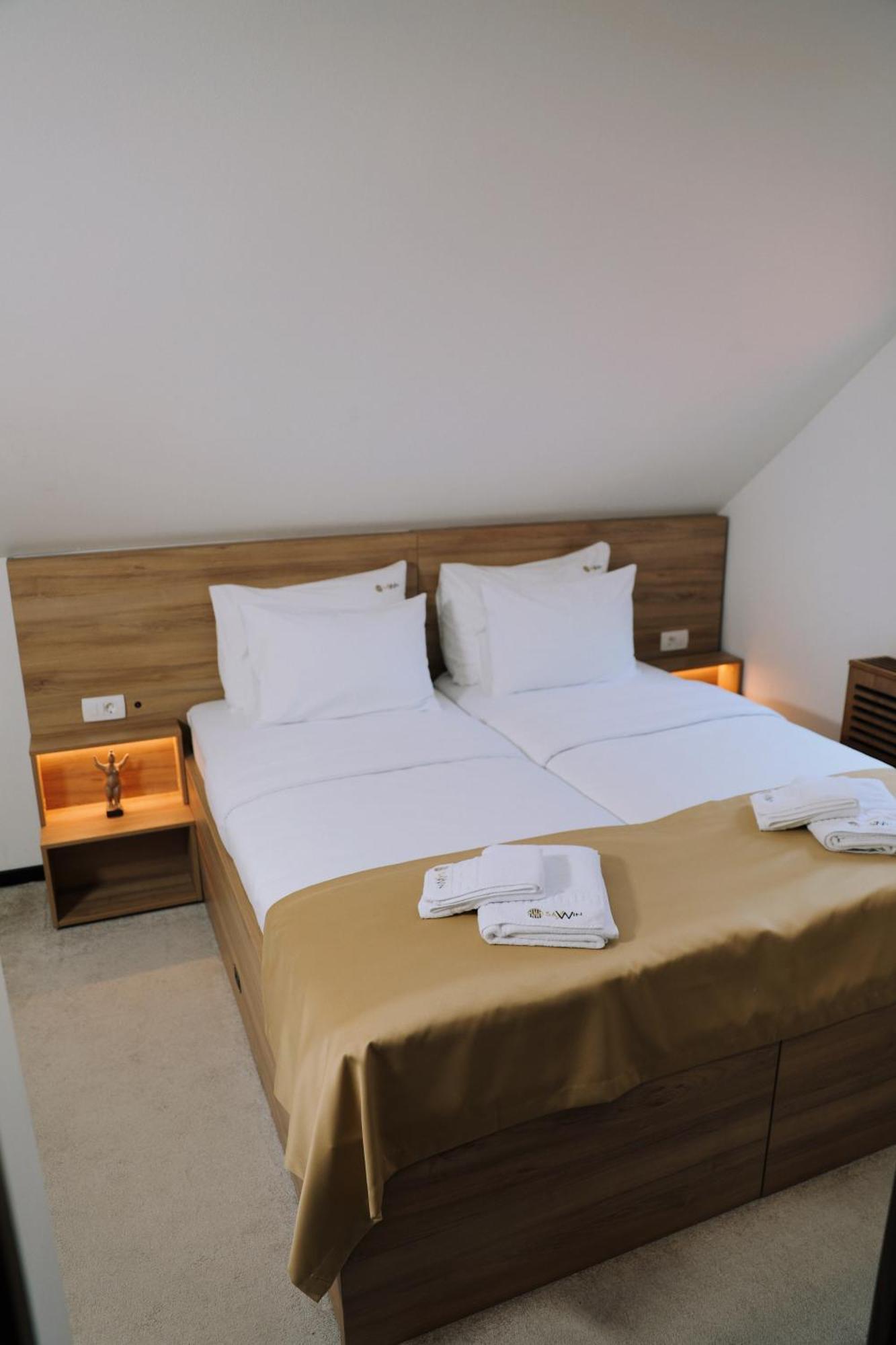 Sax-Win Hotell Pozega Rom bilde