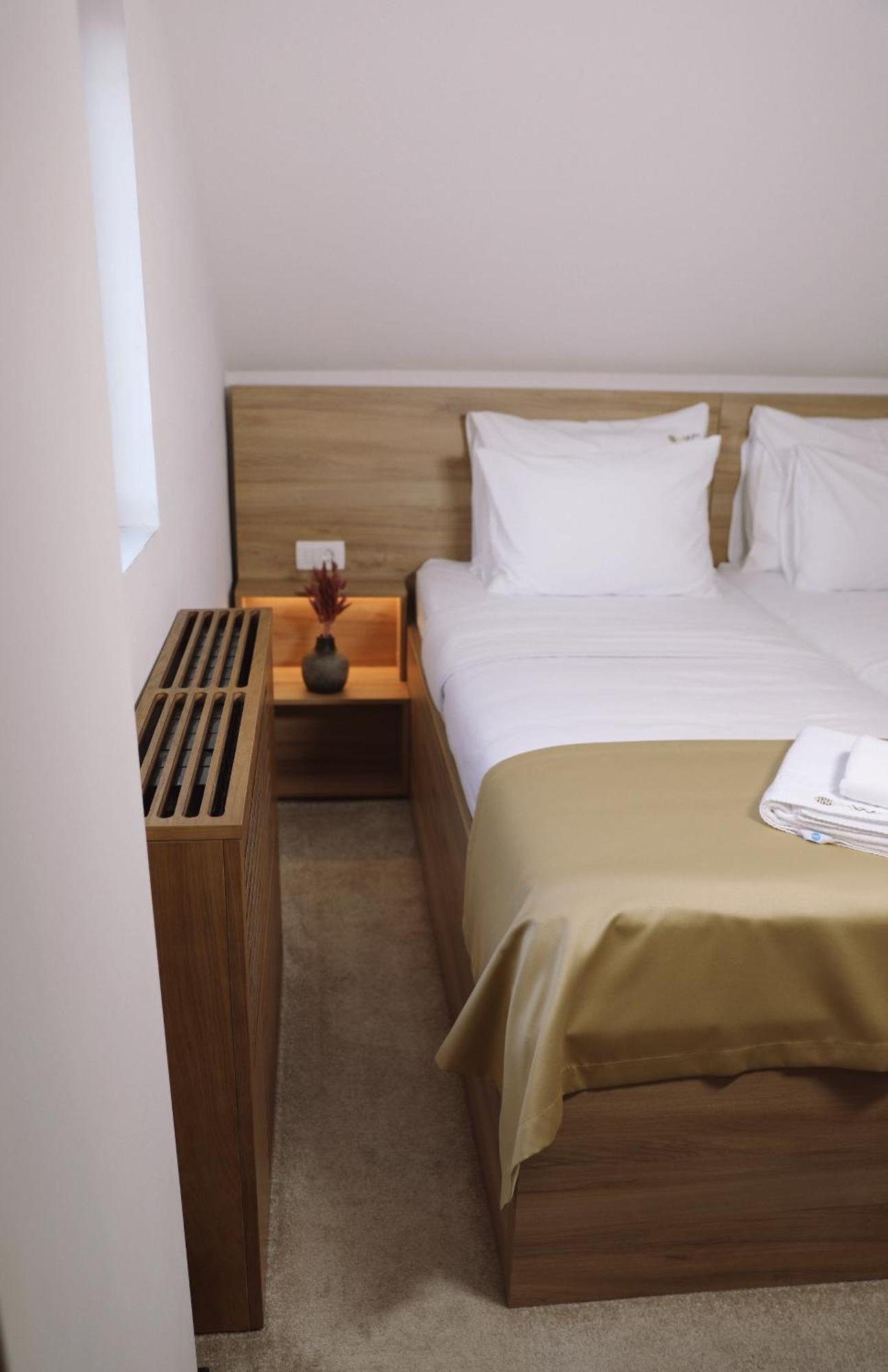 Sax-Win Hotell Pozega Rom bilde