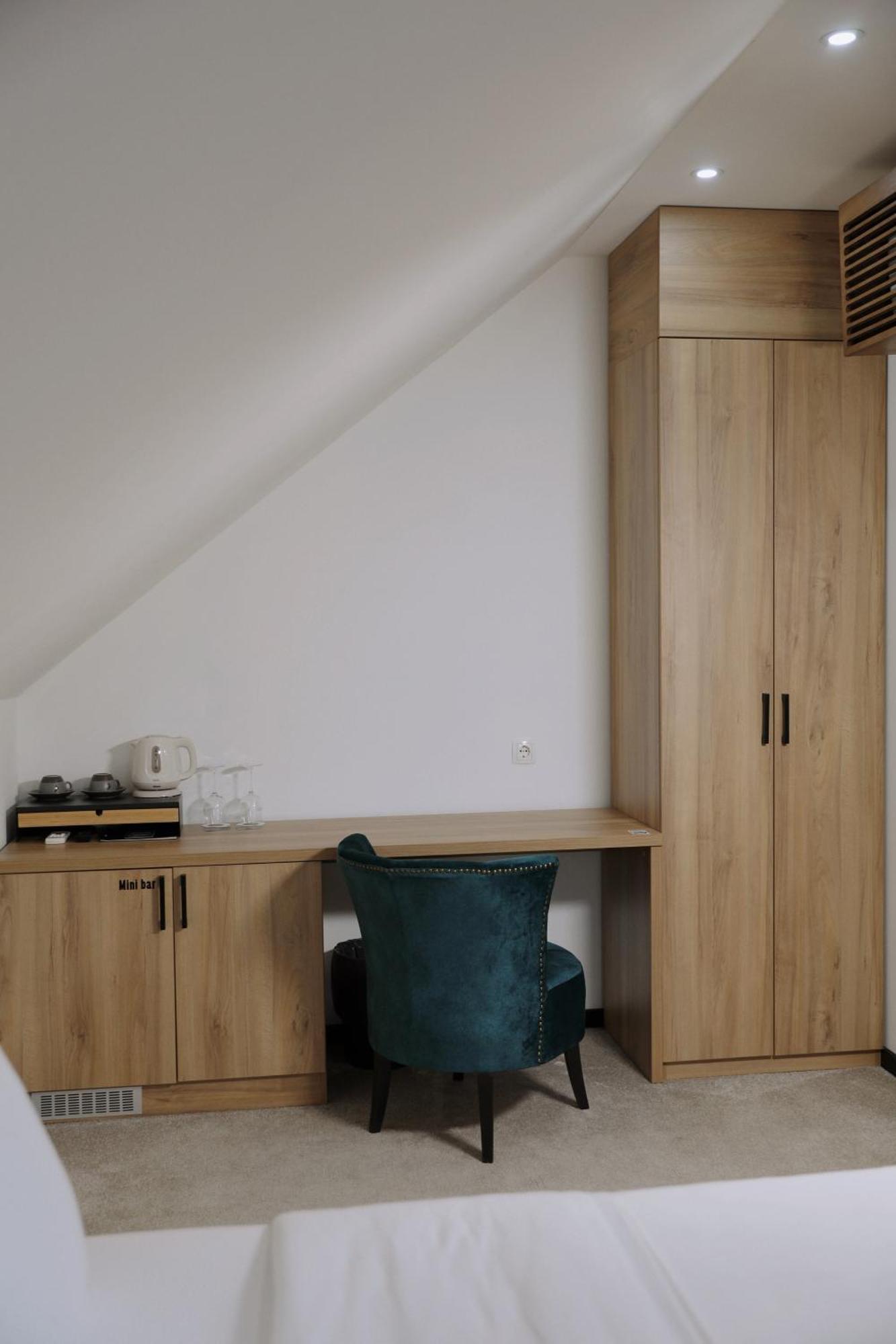 Sax-Win Hotell Pozega Rom bilde
