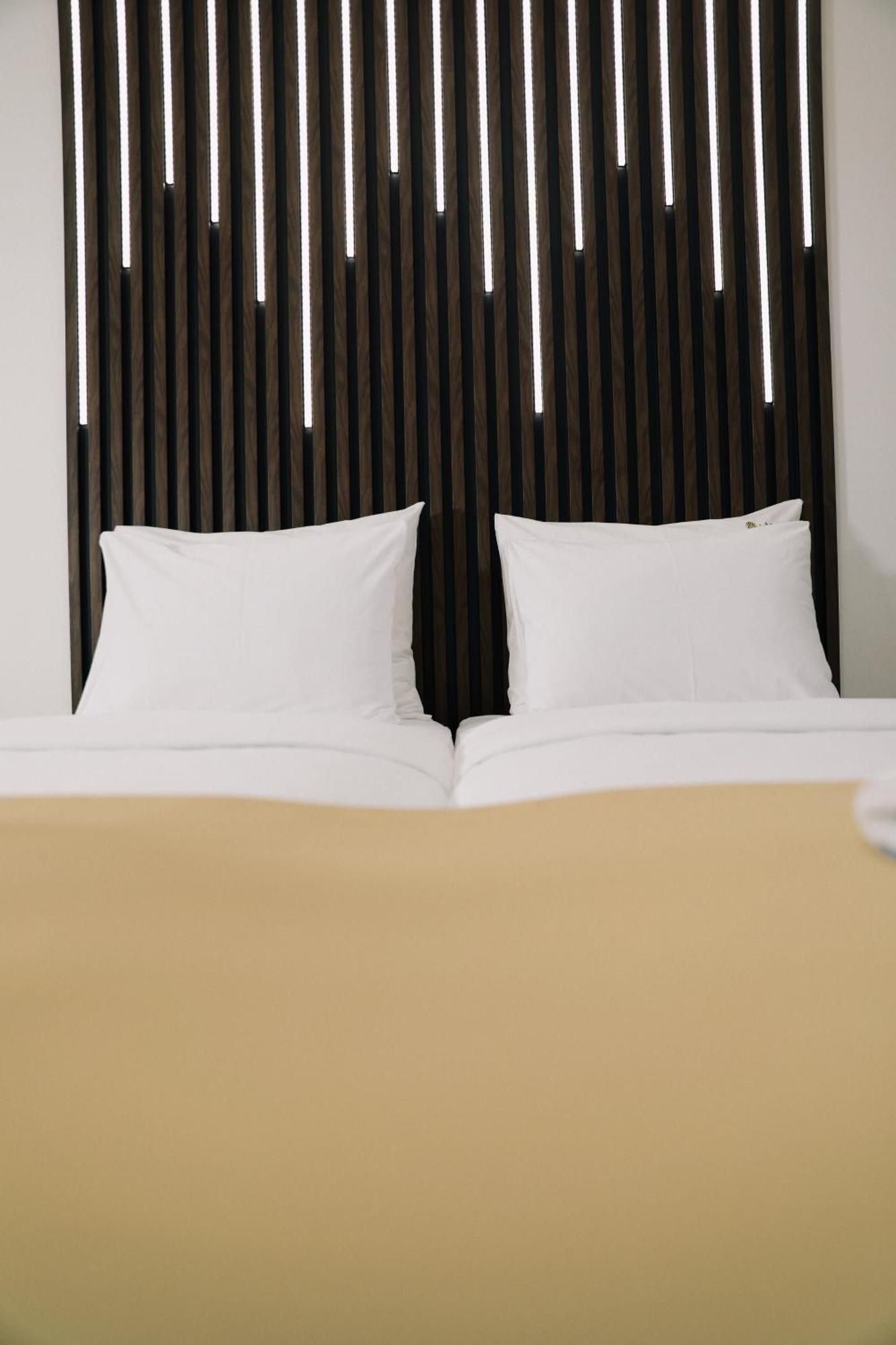 Sax-Win Hotell Pozega Rom bilde